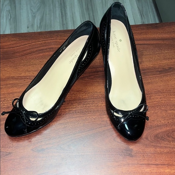Kate Spade Patented Leather Black 3 Inch Heel with Bow and Cut Out Detailing - Picture 2 of 9